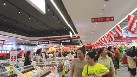 Hàng hóa Tết Bính Ngọ 2026 dồi dào, doanh nghiệp tăng tốc dự trữ từ 20 - 30%