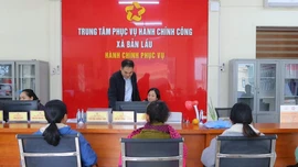 Bản Lầu đẩy mạnh công nghệ số phục vụ người dân