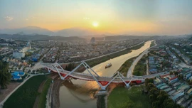 Từ đường mòn lịch sử đến cao tốc vươn xa