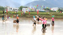 Sôi động Lễ hội mùa đông và Hội thi Ẩm thực bếp Mường 2025 tại Cầu Thia