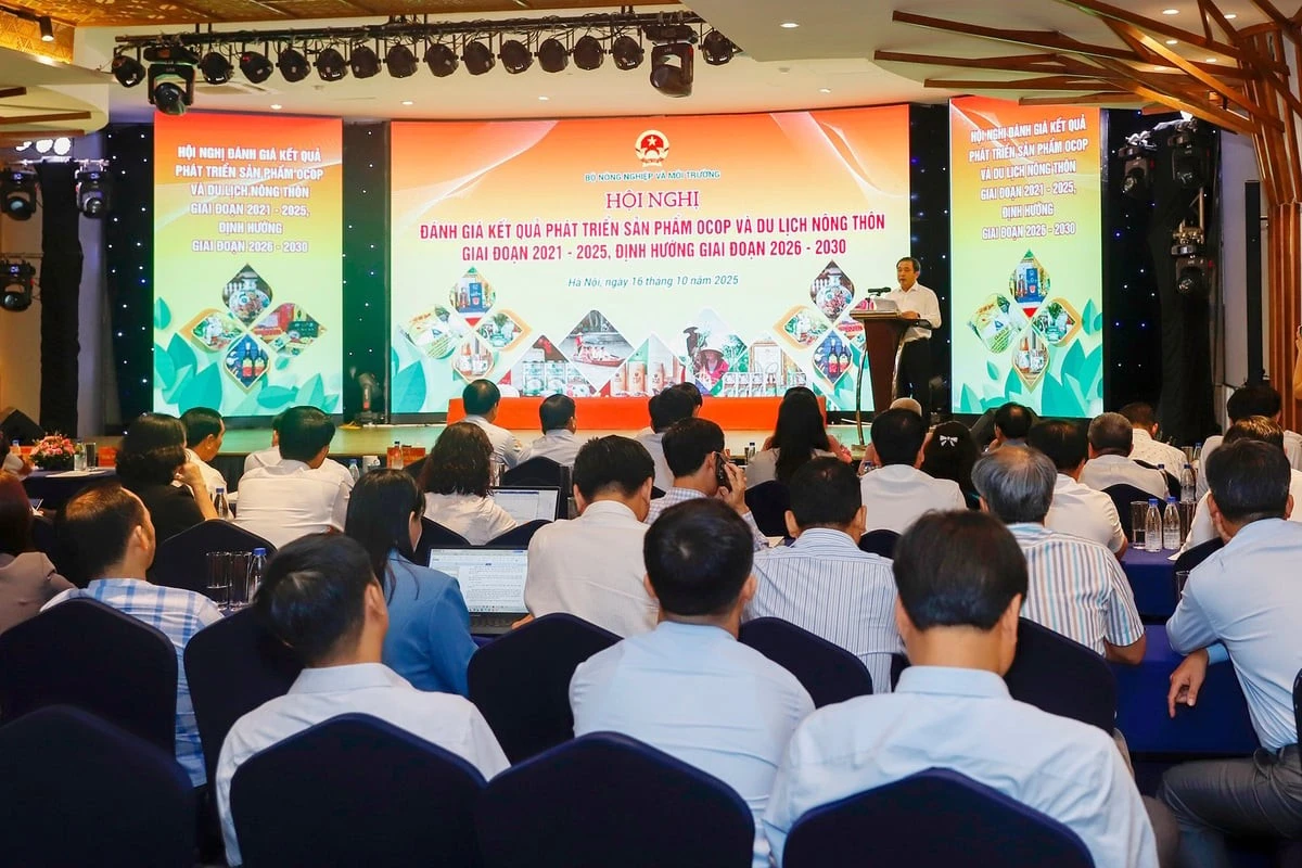 Toàn cảnh Hội nghị sáng ngày 16/10.