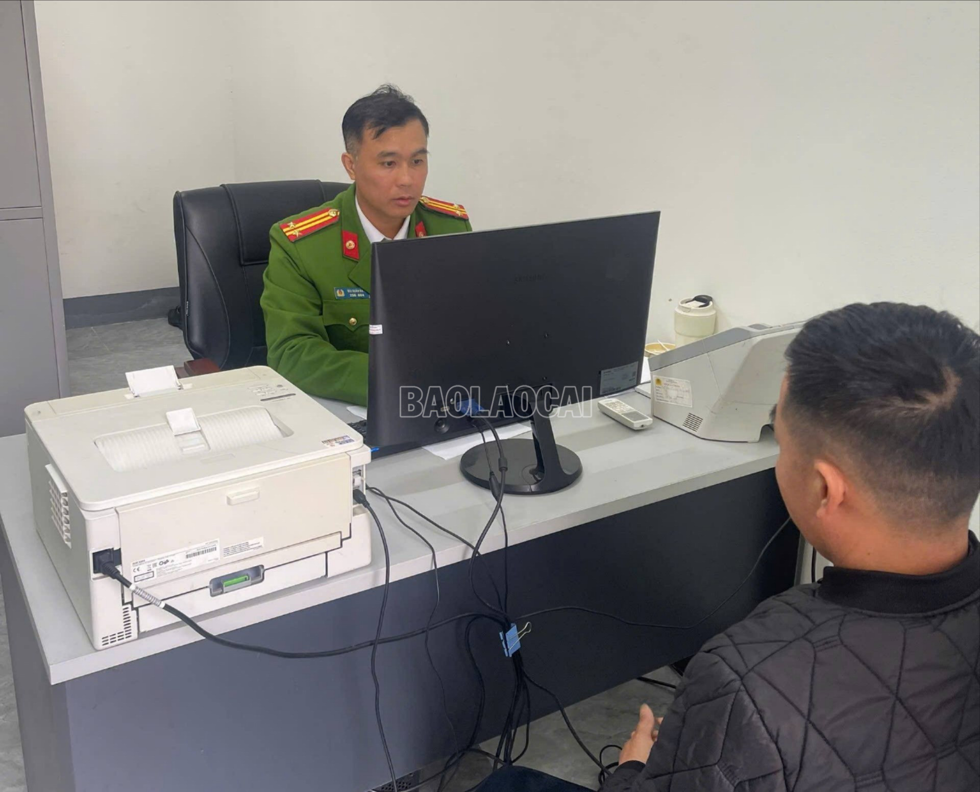 baolaocai-c_cong-an-phuong-cam-duong-lam-viec-voi-nguoi-dang-thong-tin-sai-su-that-4523.jpg