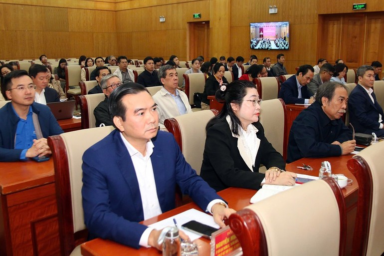 Các đại biểu dự hội nghị.