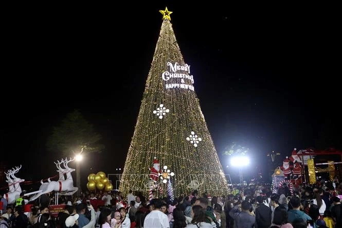 Các khu, điểm công cộng tại Đà Nẵng thu hút đông du khách đến vui chơi dịp Giáng sinh 2025.