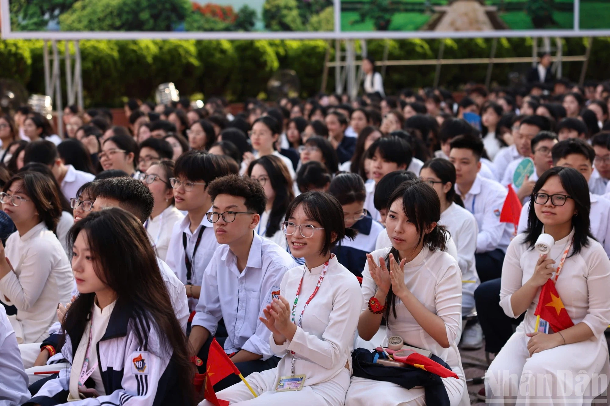 Những gương mặt hân hoan trong ngày khai giảng, tự tin hướng tới một năm học hiệu quả, chất lượng mang theo tinh thần đổi mới, sáng tạo.