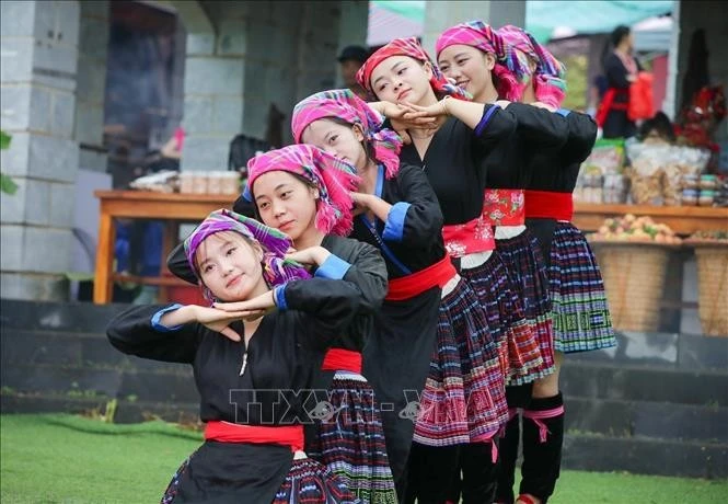 Điệu múa truyền thống của dân tộc Mông tỉnh Lai Châu.