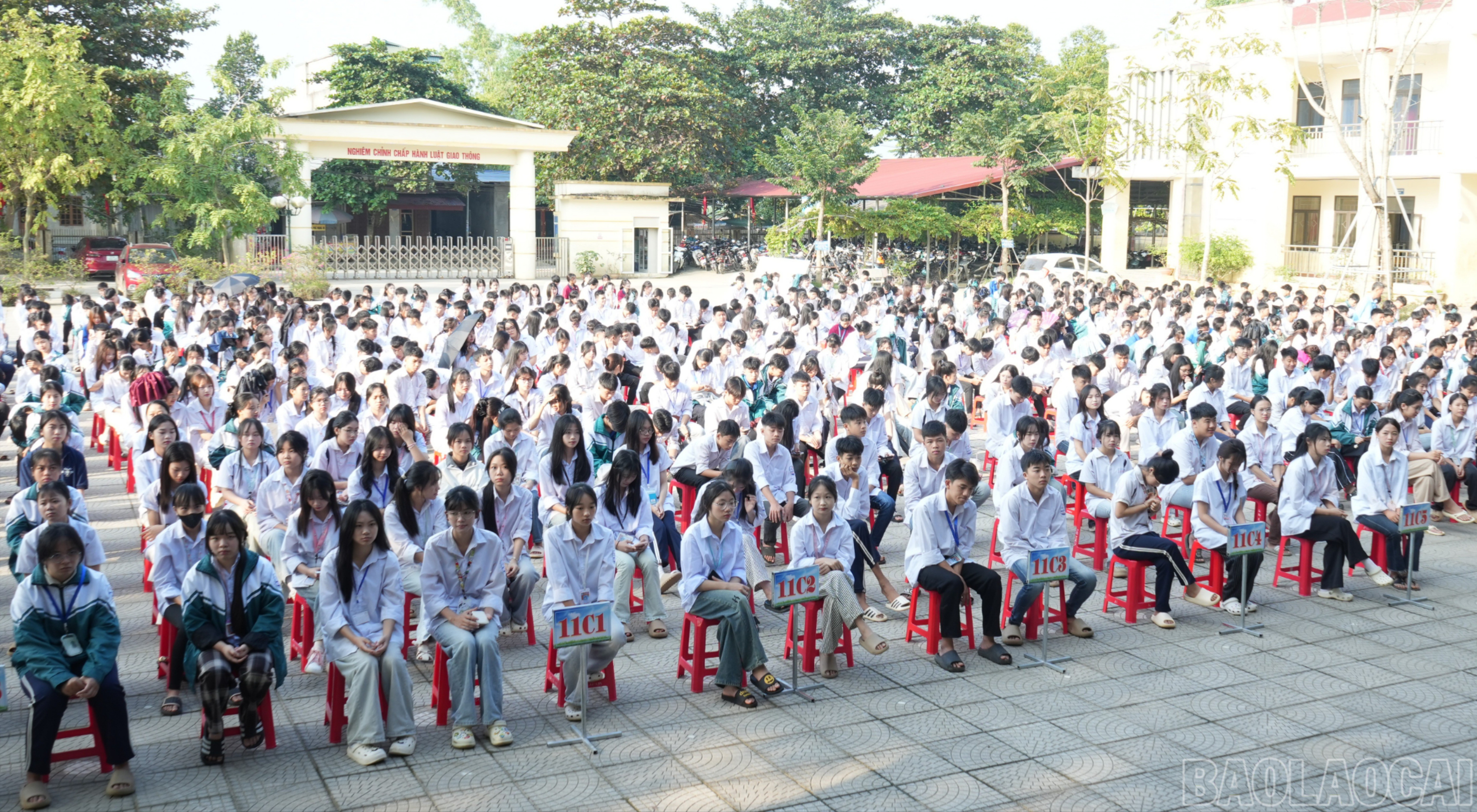 Học sinh được tuyên truyền về phòng, chống lừa đảo trên không gian mạng. baolaocai-br_dsc05857-4366.jpg