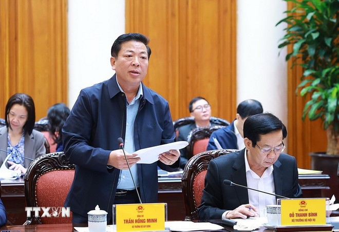 Bộ trưởng Bộ Xây dựng Trần Hồng Minh báo cáo công tác chuẩn bị tổ chức Lễ khởi công, khánh thành, thông xe kỹ thuật các công trình, dự án.