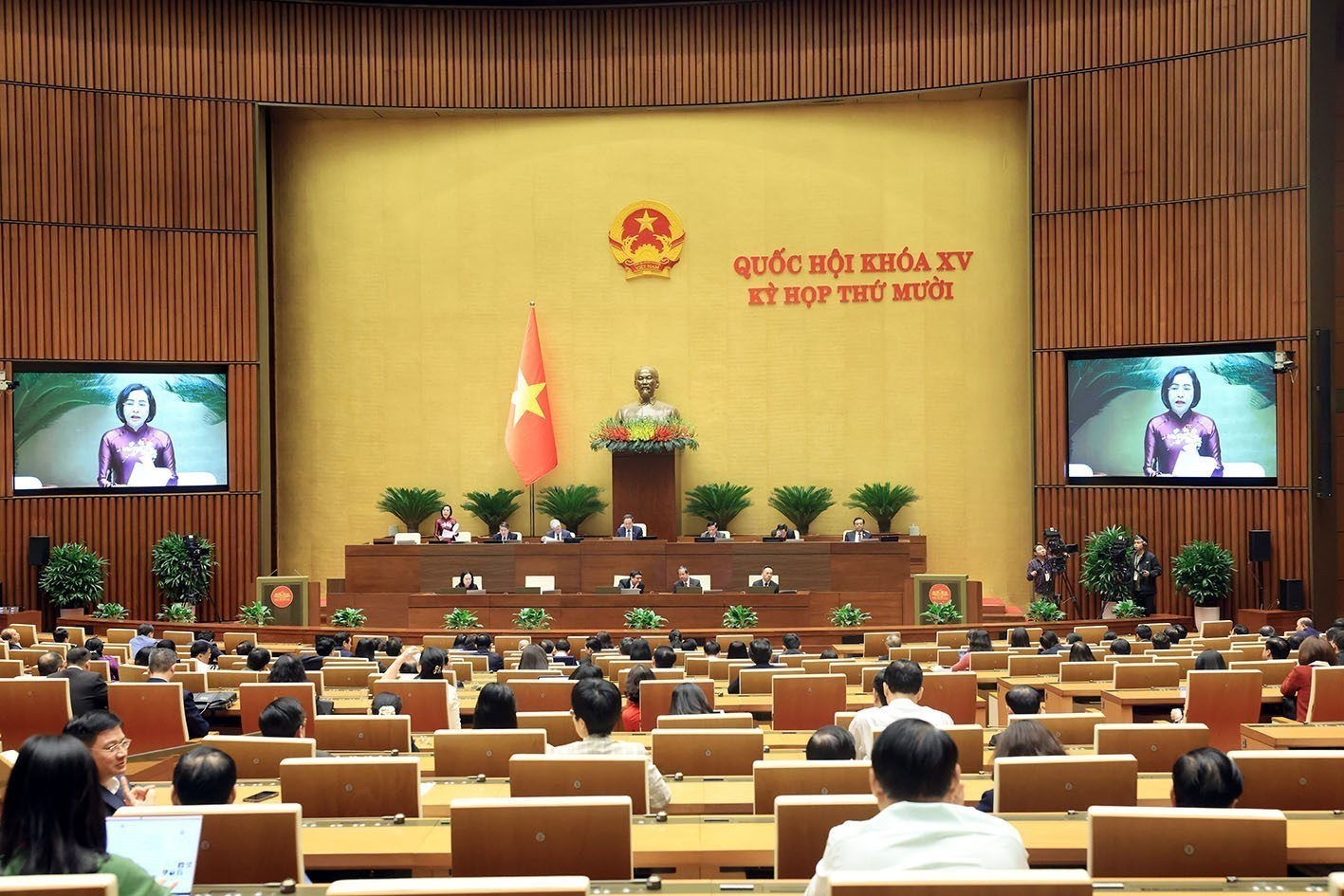 Phó Chủ tịch Quốc hội Nguyễn Thị Thanh phát biểu tại phiên họp ngày 20/11.