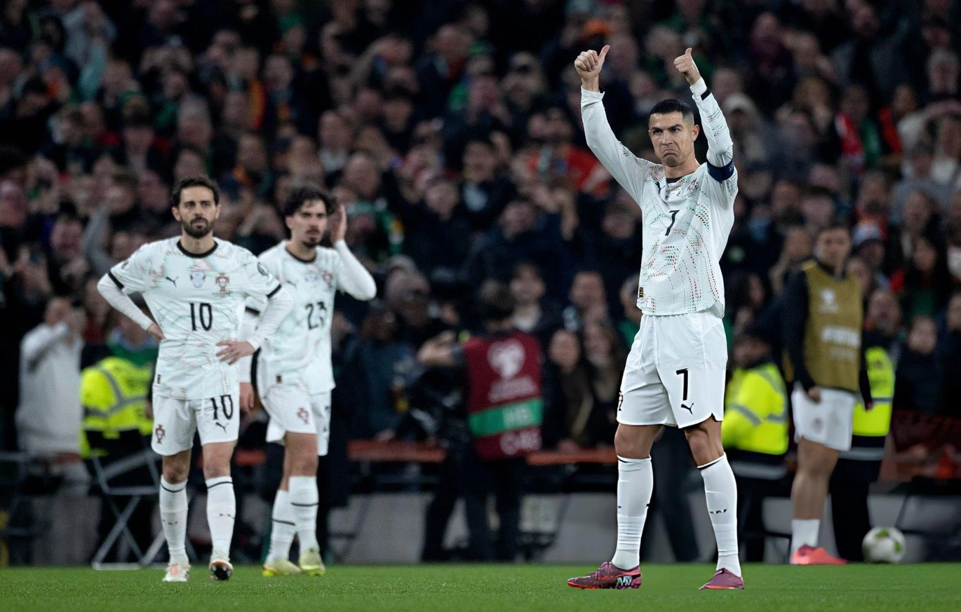 Ronaldo chế giễu đối thủ khi rời sân.