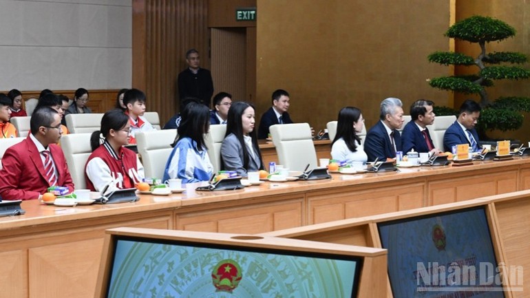 Các đại biểu tham dự cuộc gặp mặt.