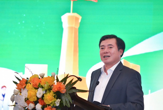 Thứ trưởng Bộ Công Thương Nguyễn Sinh Nhật Tân, Phó Trưởng Ban chỉ đạo Hội chợ Mùa Thu 2025 phát biểu tại buổi họp báo. Thứ trưởng Bộ Công Thương Nguyễn Sinh Nhật Tân, Phó Trưởng Ban chỉ đạo Hội chợ Mùa Thu 2025 phát biểu tại buổi họp báo.