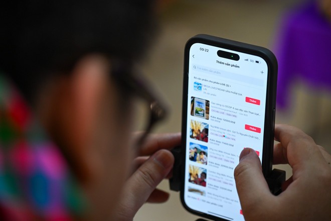 Phiên livestream vào ngày 4/11/2025 kéo dài 4 tiếng được triển khai hoàn toàn trên nền tảng mạng 5G của Viettel. (Ảnh: Minh Sơn/Vietnam+)