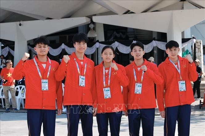 Đoàn thể thao Việt Nam tham dự lễ thượng cờ SEA Games 33.