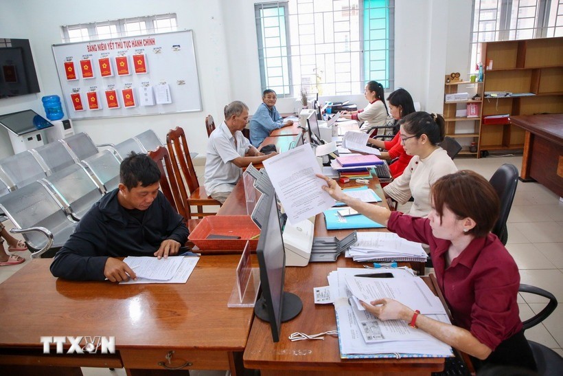 Chính quyền địa phương ứng dụng công nghệ trong giải quyết thủ tục hành chính. so.jpg