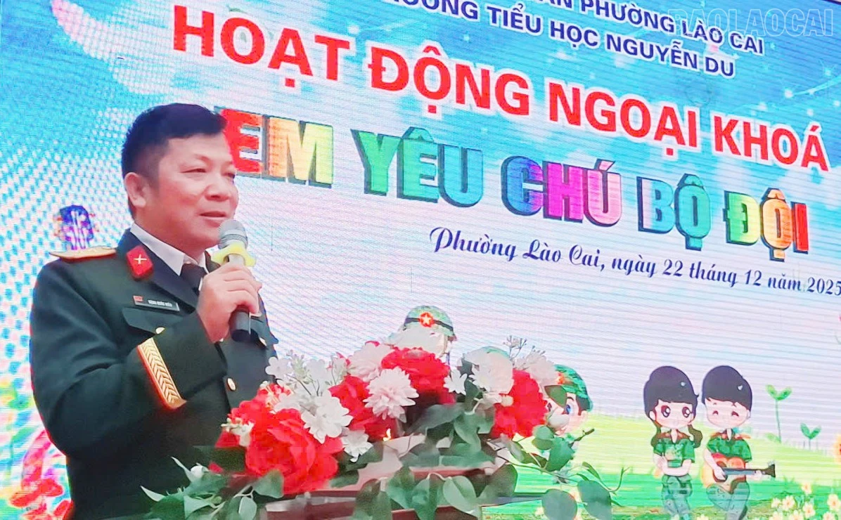 baolaocai-tr_5-can-bo-ban-chi-huy-ptkv-1-cam-duong-noi-chuyen-truyen-thong-tai-truong-th-nguyen-du-1.jpg