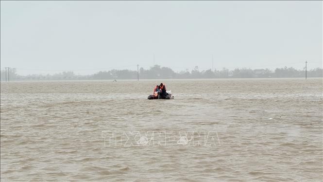 Nhiều khu vực của xã Hoà Thịnh, tỉnh Đắk Lắk vẫn ngập sâu trong sáng 21/11/2025.