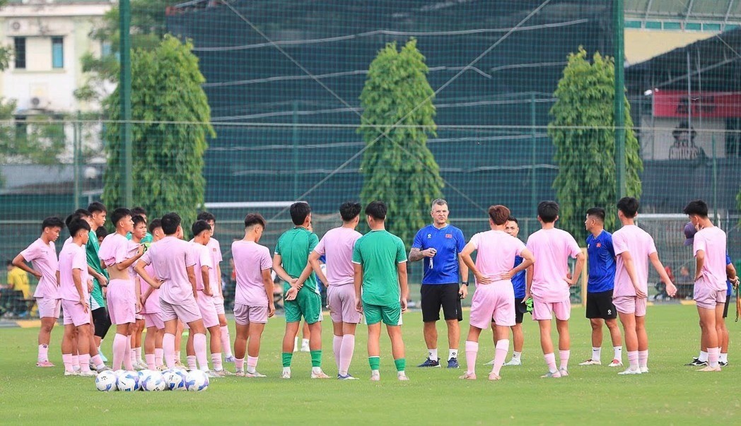 U17 Việt Nam sẽ tập huấn tại Nhật Bản từ ngày 5/11 và có ba trận giao hữu với các đối thủ do LĐBĐ Nhật Bản sắp xếp. u17.jpg