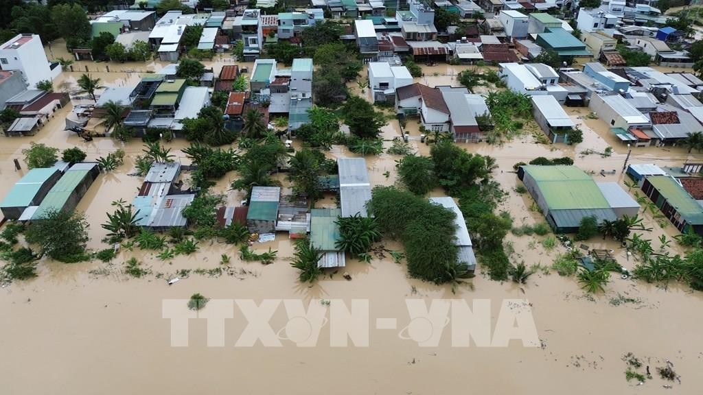 Mưa lũ gây ngập lụt sâu trên diện rộng ở Khánh Hòa.