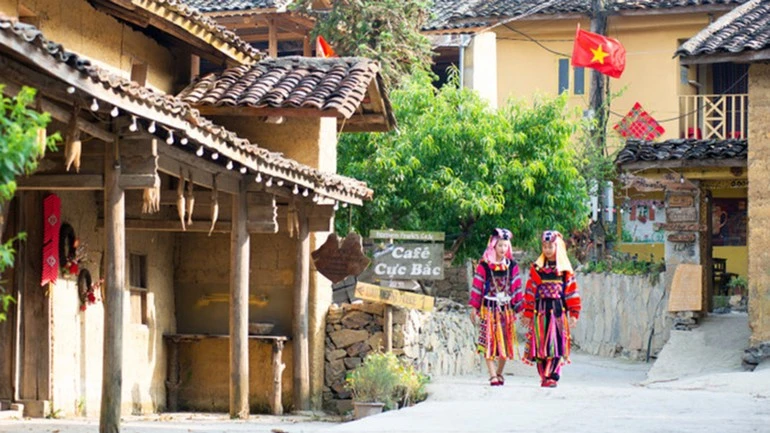 Những ngôi nhà trình tường tại thôn Lô Lô Chải là một trong những điểm nổi bật thu hút du khách tới trải nghiệm.