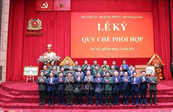 Tổng Bí thư Tô Lâm, Chủ tịch nước Lương Cường và Thủ tướng Phạm Minh Chính với các đại biểu.