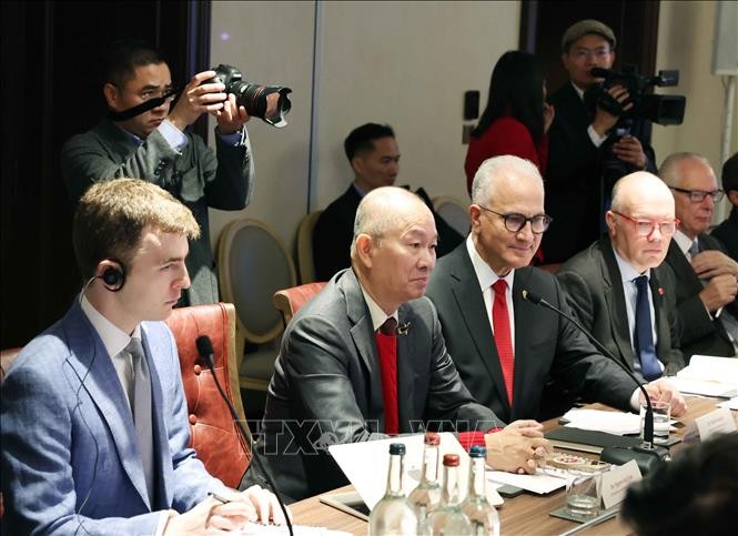 Các chuyên gia công nghệ tại tọa đàm. Các chuyên gia công nghệ tại tọa đàm.