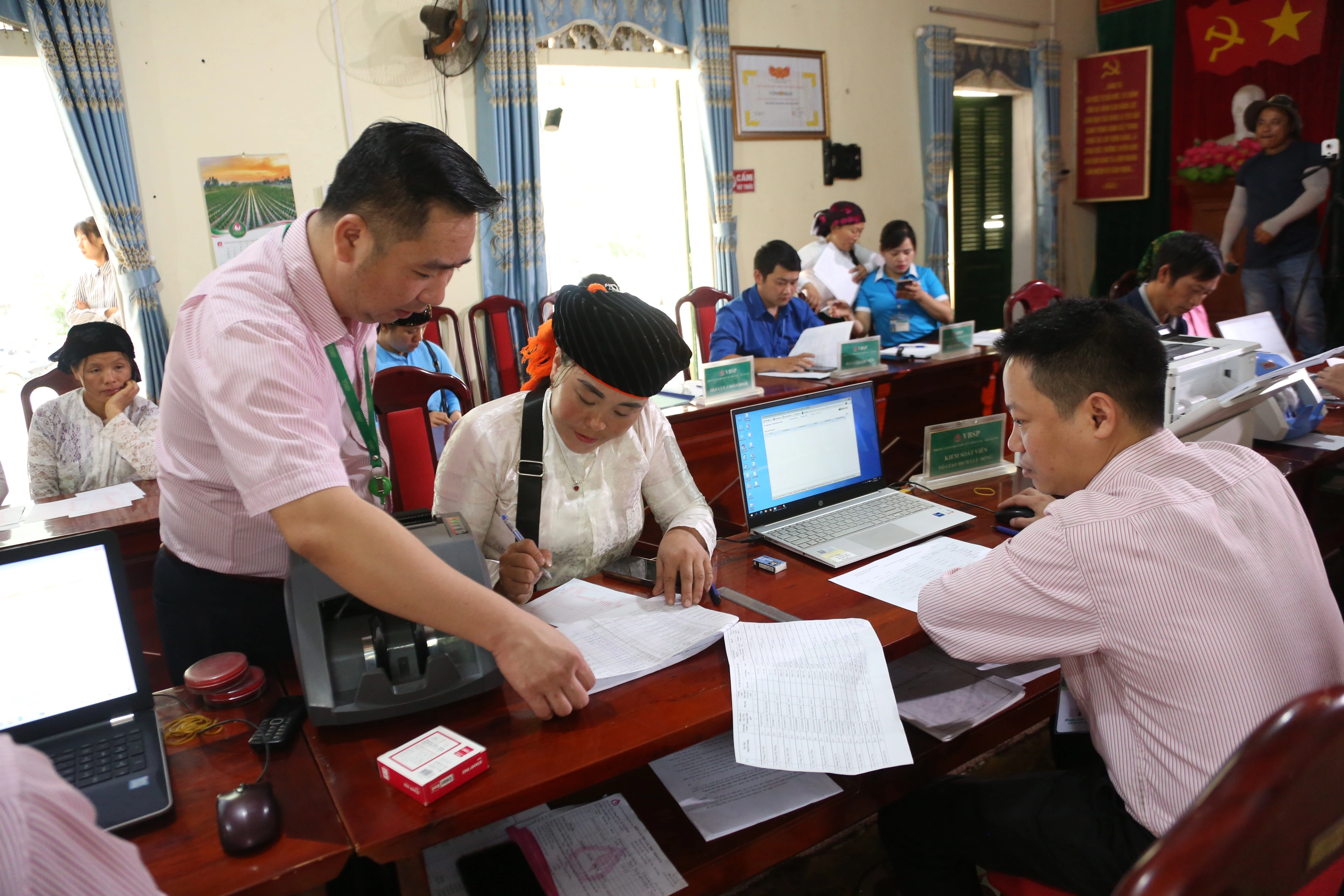 Hơn 10,6 triệu lượt hộ dân được tiếp cận vốn chính sách nhờ sự tận tụy của cán bộ NHCSXH.