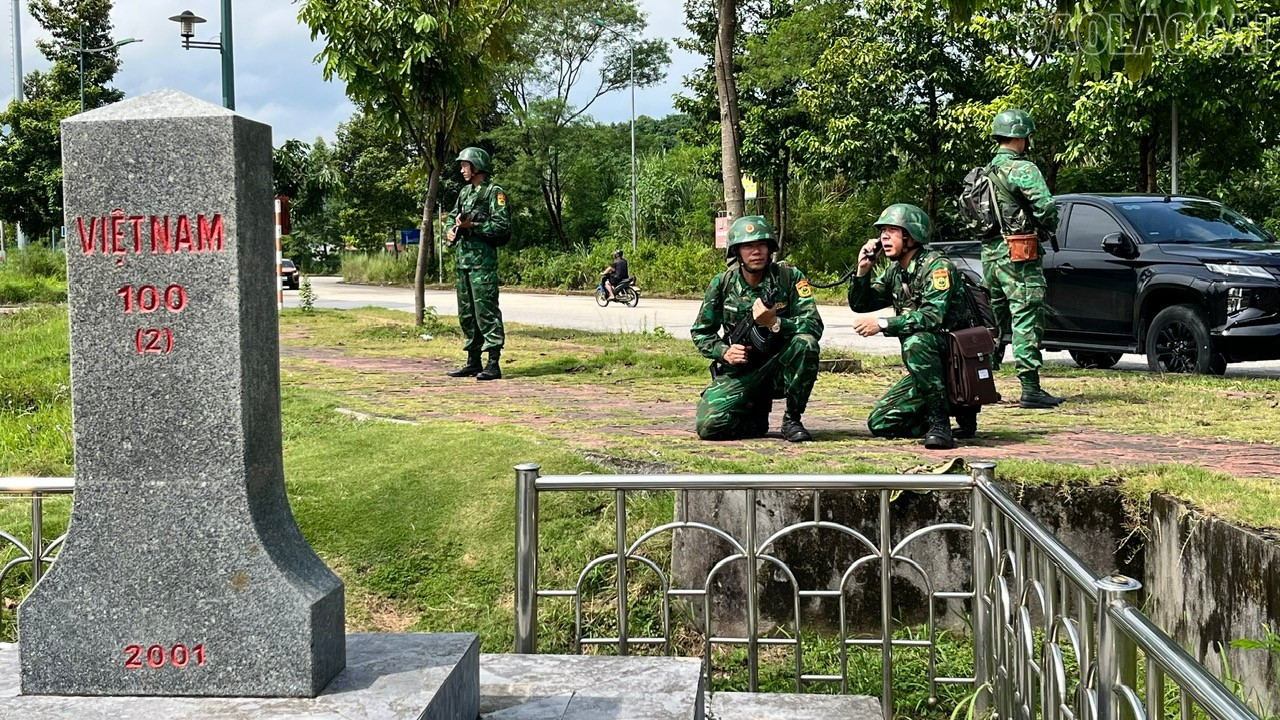 Cán bộ, chiến sĩ Đồn Biên phòng Cửa khẩu Quốc tế Lào Cai luyện tập phương án sẵn sàng chiến đấu.