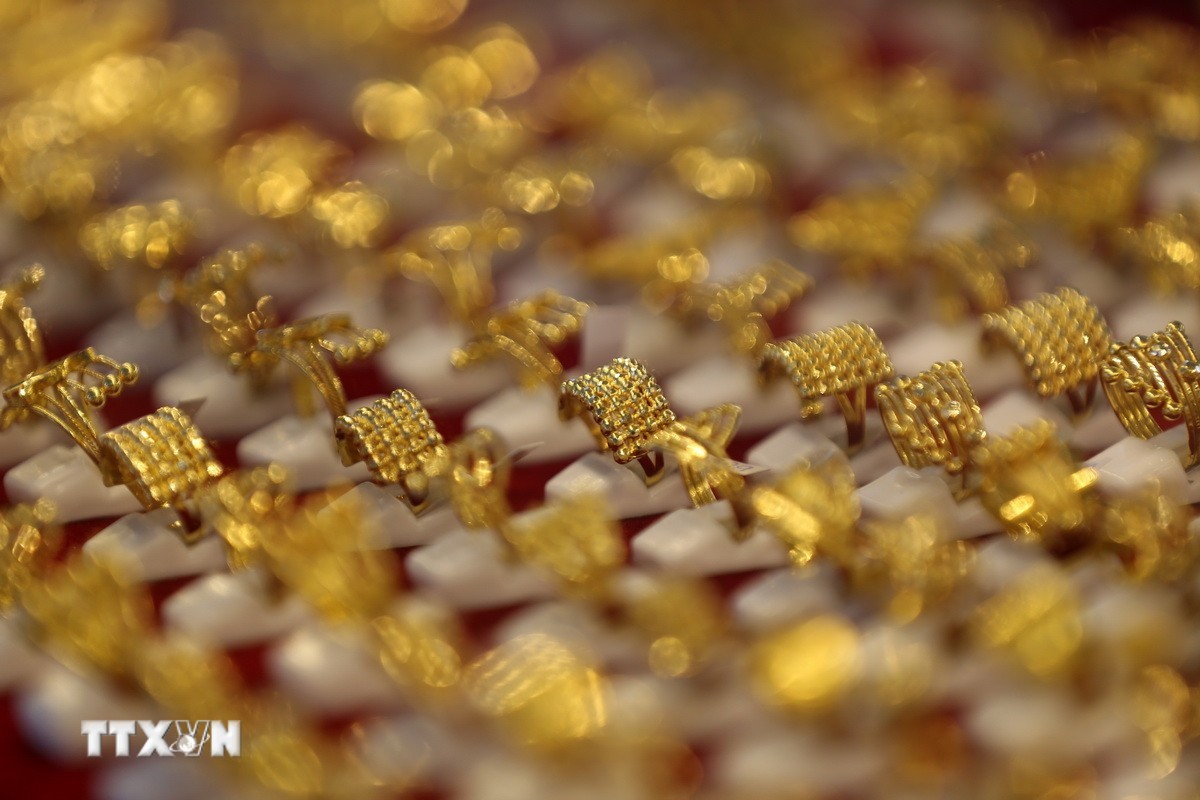 Vàng nhẫn được bày bán tại cửa hàng ở Yangon, Myanmar.