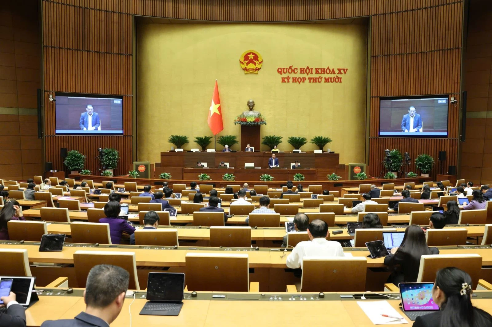 Toàn cảnh phiên họp.