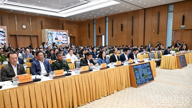 Các đồng chí lãnh đạo, đại biểu tham dự hội nghị.