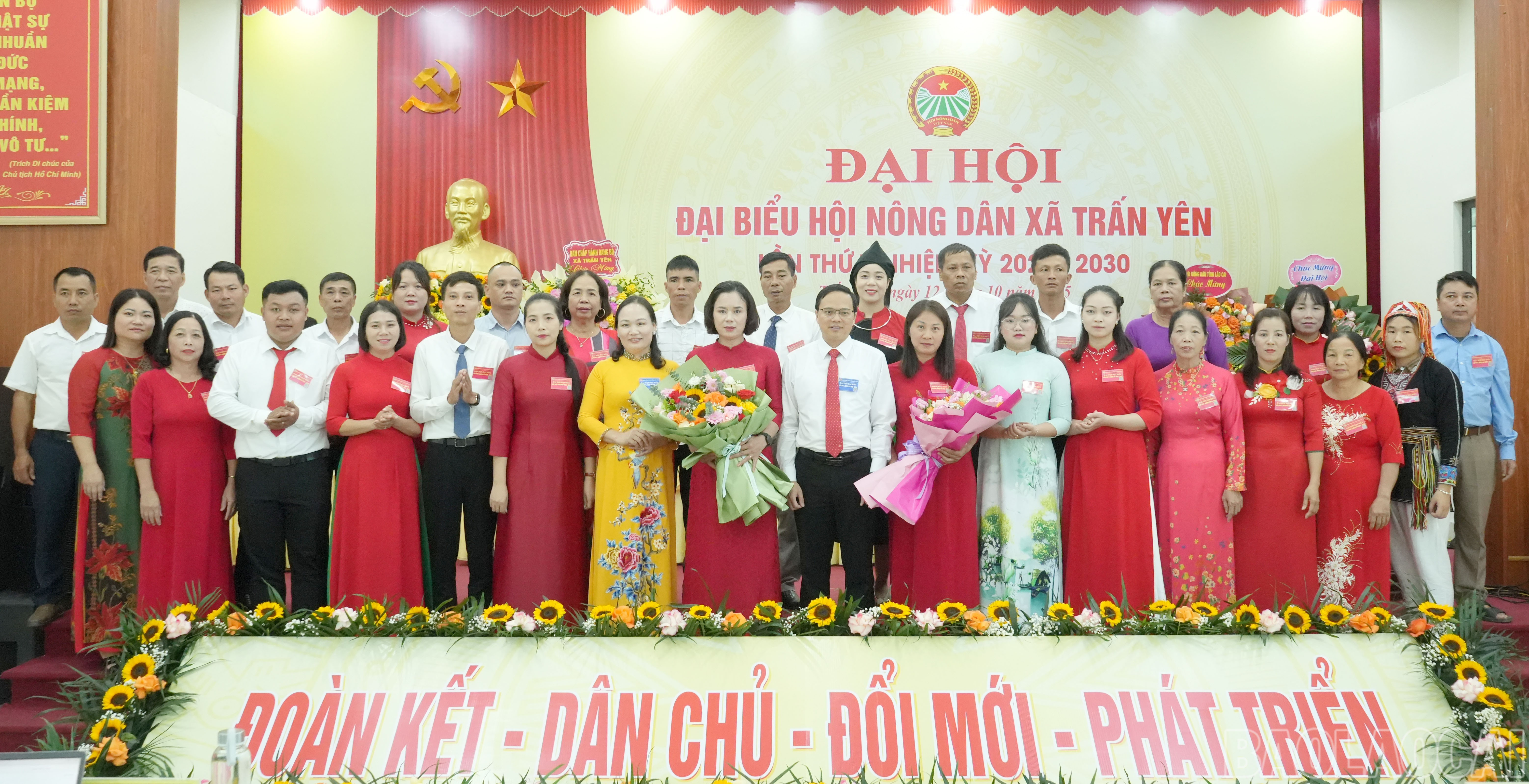 Ban Chấp hành Hội Nông dân xã Trấn Yên khóa I ra mắt đại hội. baolaocai-br_bch-hoi-nong-dan-xa-tran-yen-khoa-i-ra-mat-dai-hoi.jpg