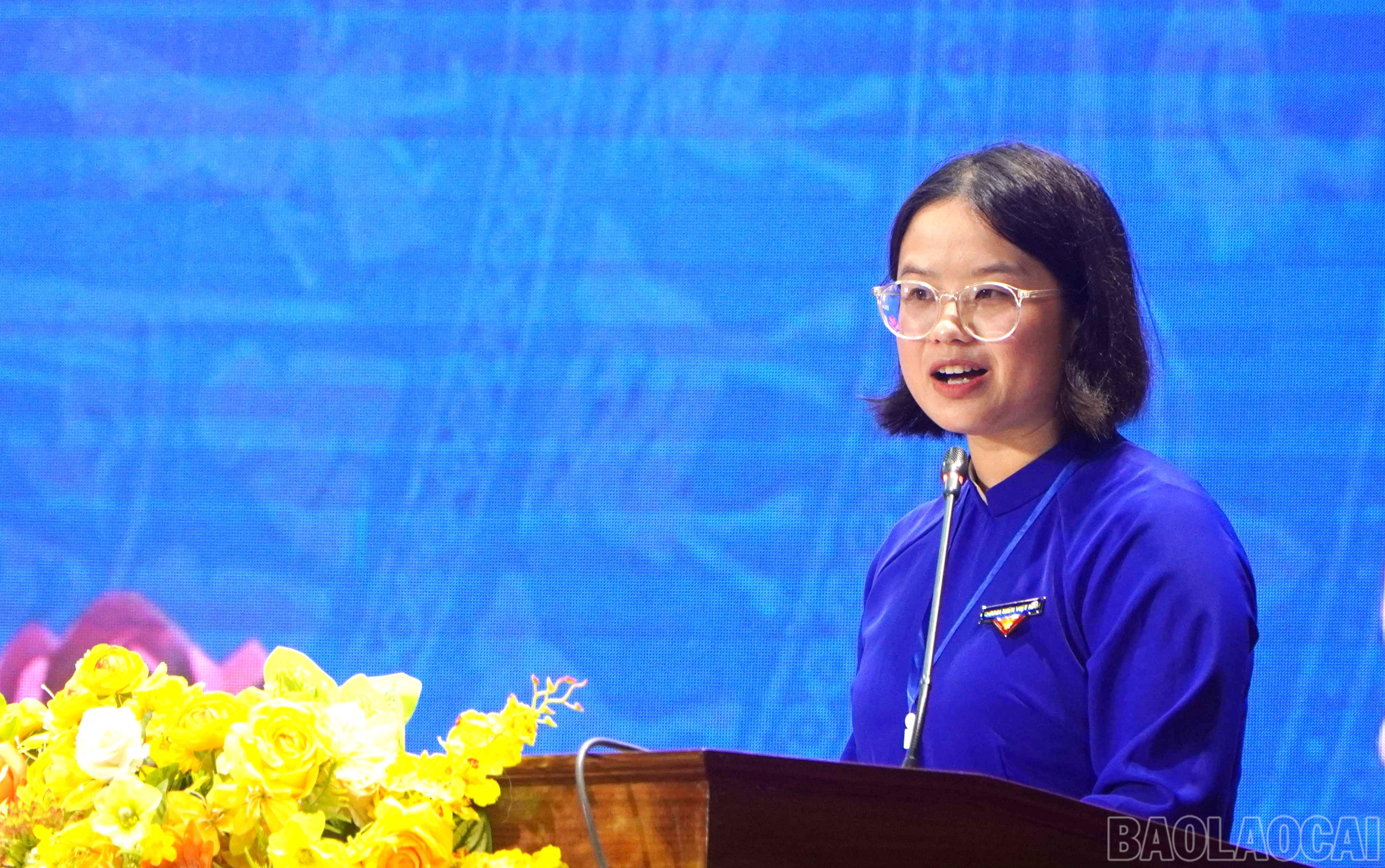 Chị Cư Thị Ngọc Linh - Bí thư Đoàn xã Bắc Hà phát biểu khai mạc đại hội. baolaocai-br_dc-cu-thi-ngoc-linh-pho-chu-tich-uy-ban-mttq-vn-xa-bac-ha-bi-thu-doan-xa-phat-bieu-khia-amwcsj-dai-hoikj.jpg