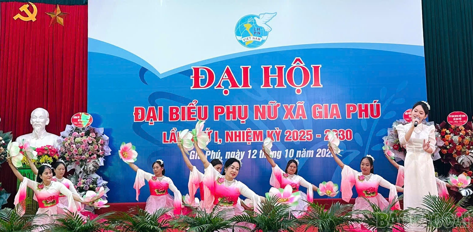 Văn nghệ chào mừng đại hội. baolaocai-br_van-nghe-chao-mung.jpg