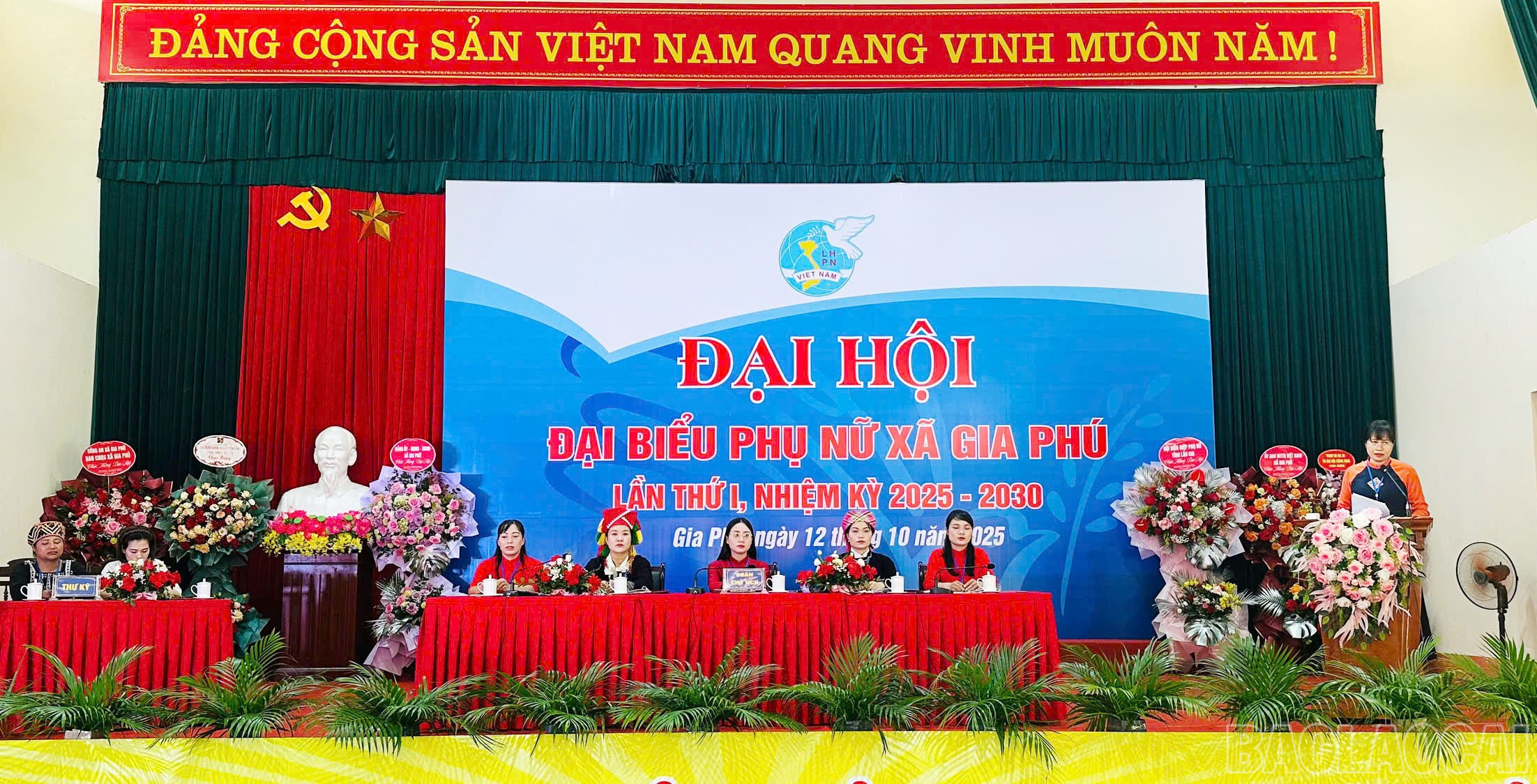 Đồng chí Đinh Minh Hà phát biểu chỉ đạo đại hội. baolaocai-br_dong-chi-chu-tich-hoi-lhpn-tinh-phat-bieu.jpg