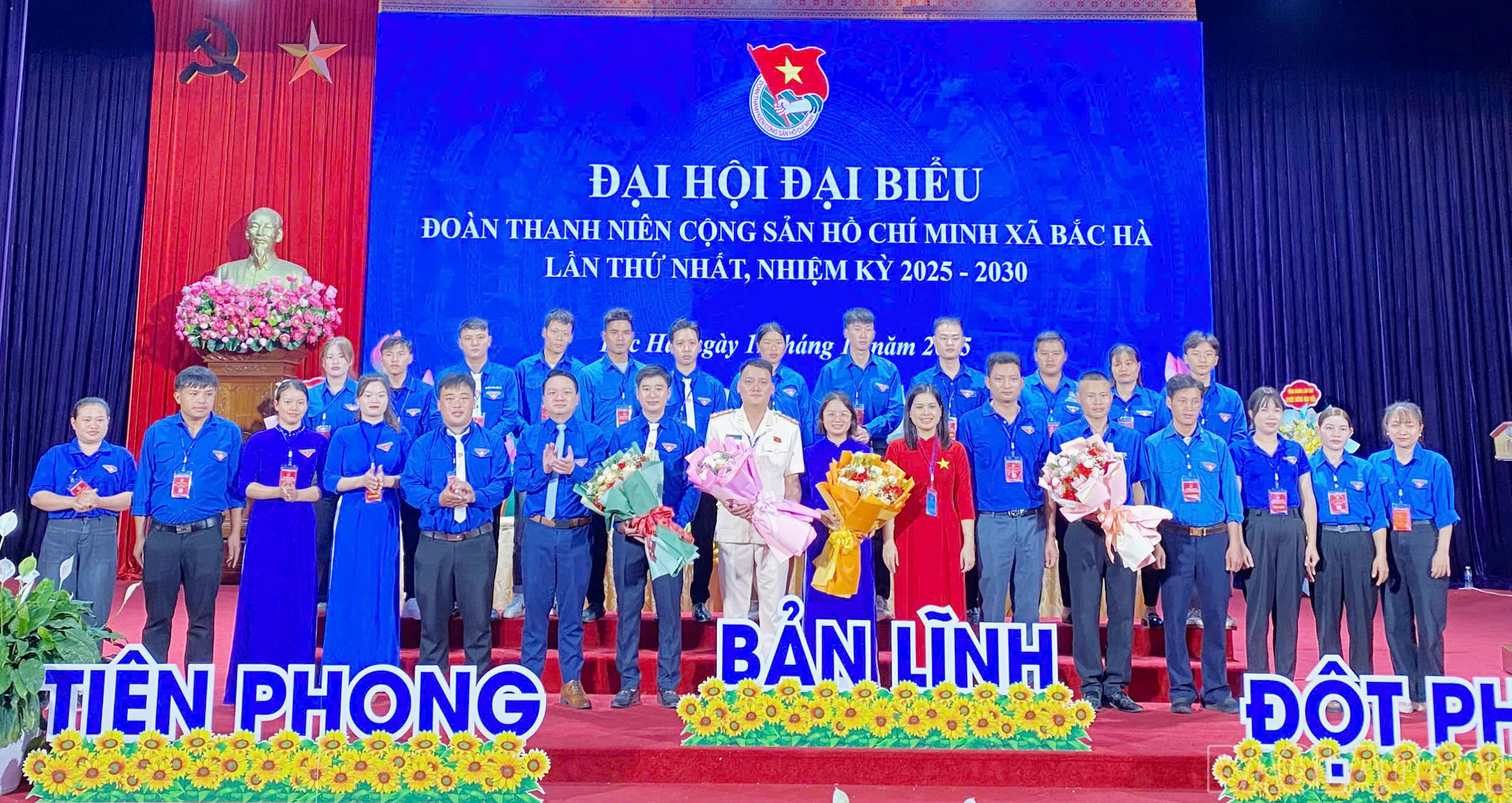Ban Chấp hành Đoàn xã Bắc Hà khóa 2025 - 2030 ra mắt đại hội. baolaocai-br_ban-chap-hanh-khoa-moi-ra-mat-di-hoi.jpg