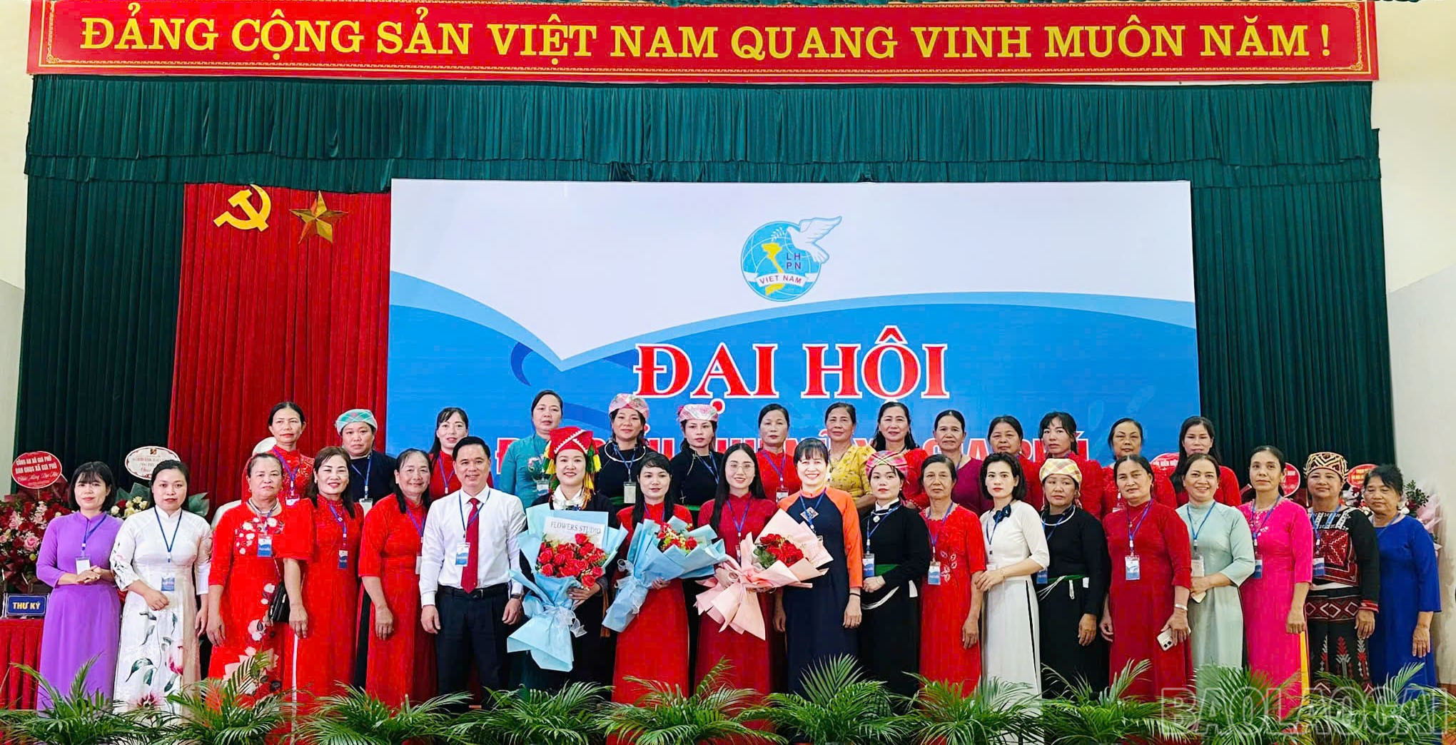 Ban Chấp hành Hội Phụ nữ xã Gia Phú khóa mới ra mắt đại hội. baolaocai-br_ban-chap-hanh-moi-ra-mat.jpg