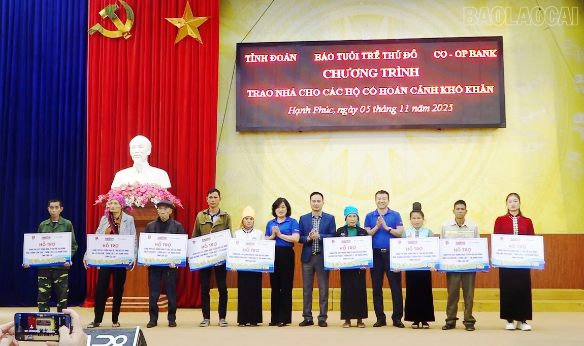 baolaocai-tr_lanh-dao-bao-tuoi-tre-thu-do-ngan-hang-hop-tac-xa-viet-nam-co-op-bank-trao-ho-tro-cho-9-ho-dan.png