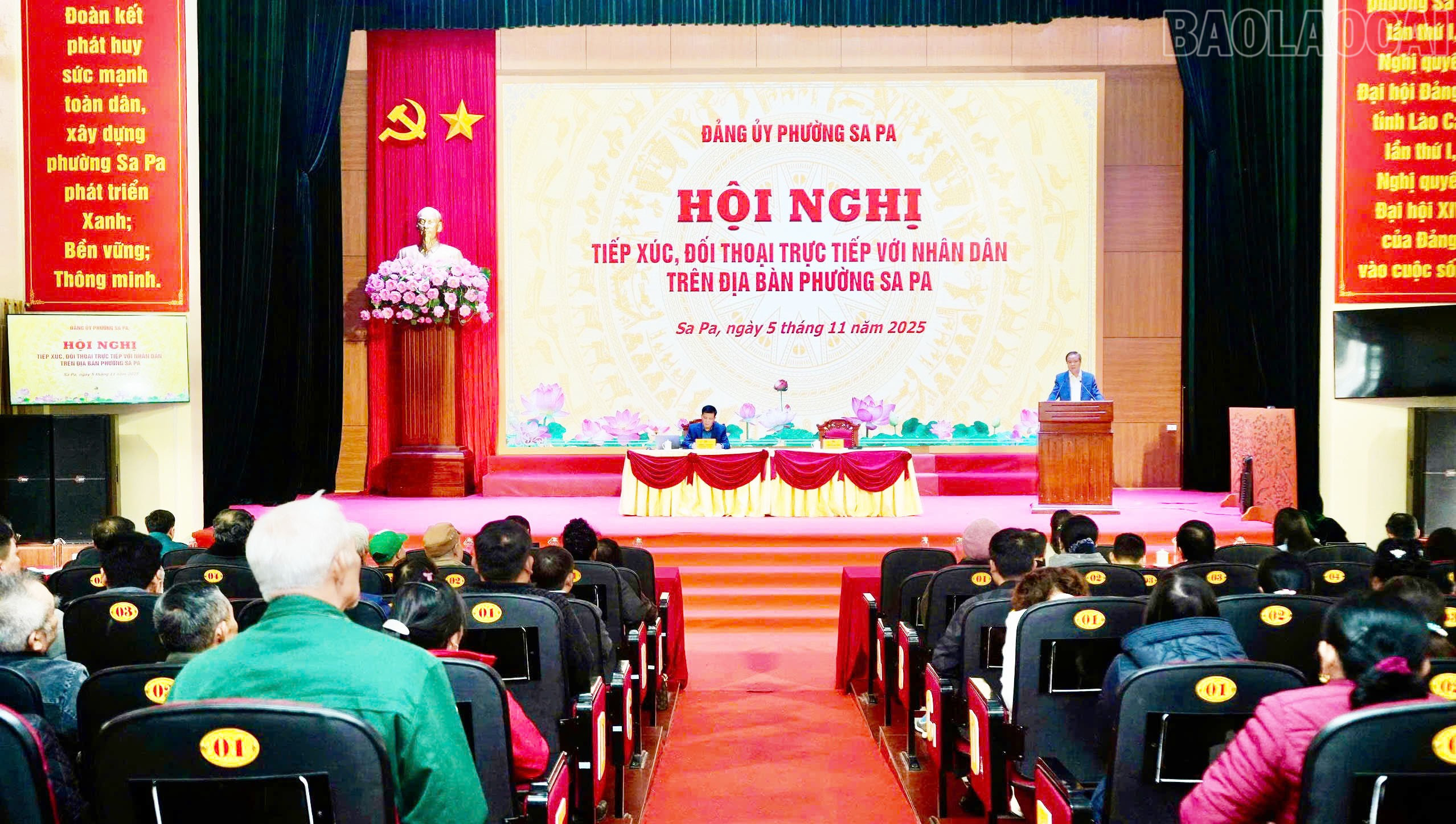 baolaocai-tr_quang-canh-buoi-tiep-xuc-doi-thoai-giua-lanh-doa-phuong-sa-pa-voi-nguoi-dan-tren-dia-ban.jpg