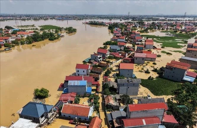 Nhiều hộ dân thôn Ngô Đạo, xã Đa Phúc (Hà Nội) bị ngập sâu đến hơn 2m.