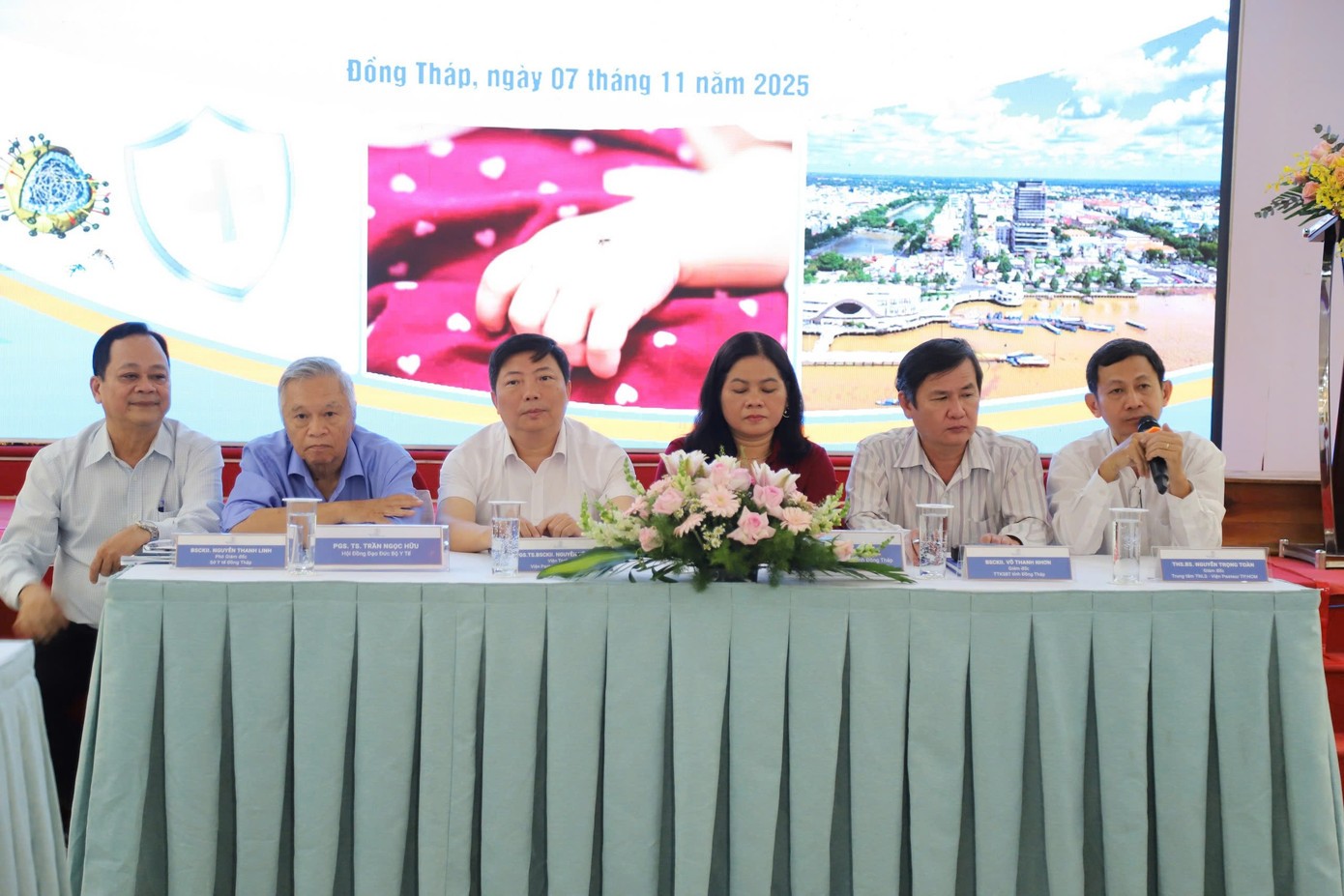 Các chuyên gia kỳ vọng, vắc xin đang được thử nghiệm sẽ mang lại hiệu quả khả quan mở ra giải pháp hiệu quả cho cuộc chiến chống dịch sốt xuất huyết.