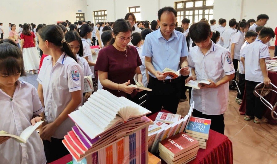 Học sinh Trường PTDTNT THCS&THPT Hàm Yên (Tuyên Quang). nhieu-bo-sach-giao-khoa-3.jpg