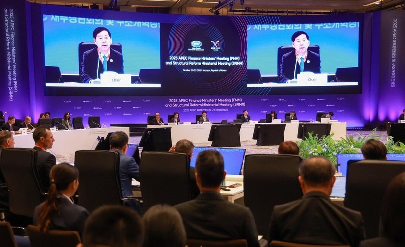 Phó Thủ tướng kiêm Bộ trưởng Kinh tế và Tài chính Koo Yun-cheol phát biểu khai mạc Hội nghị Bộ trưởng Tài chính Diễn đàn Hợp tác Kinh tế châu Á - Thái Bình Dương (APEC) tại Khu nghỉ dưỡng Giải trí Inspire trên đảo Yeongjong của Incheon, ngày 21/10. apec.jpg