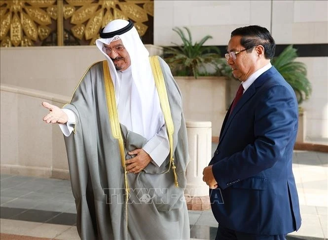 Thủ tướng Kuwait Sheikh Ahmad Abdullah Al-Ahmad Al Sabah đón Thủ tướng Phạm Minh Chính.
