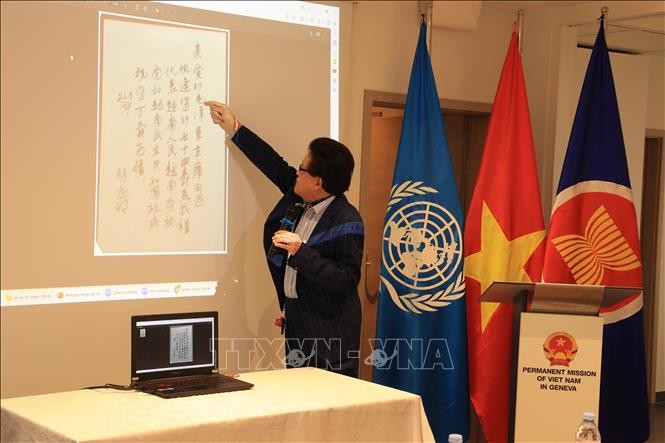 Kiều bào chia sẻ cảm xúc về Chủ tịch Hồ Chí Minh tại cuộc tọa đàm.