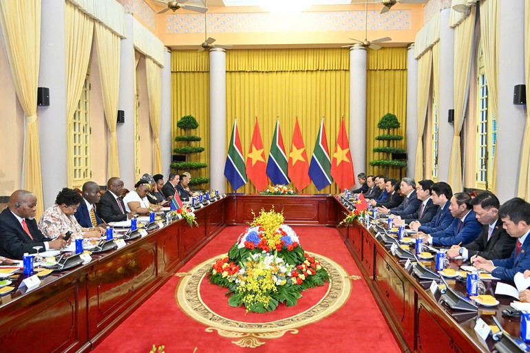 Toàn cảnh hội đàm.