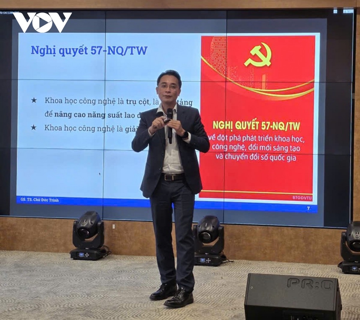 Giáo sư, Tiến sĩ Chử Đức Trình, Hiệu trưởng Trường Đại học Công nghệ – Đại học Quốc gia Hà Nội cho rằng: Để thành công, cần xây dựng đội ngũ cán bộ có tư duy mở, sẵn sàng học hỏi và sáng tạo.