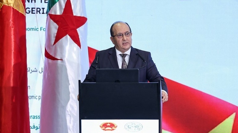 Thủ tướng Algeria Sifi Ghrieb phát biểu ý kiến tại Diễn đàn Kinh tế Việt Nam-Algeria.