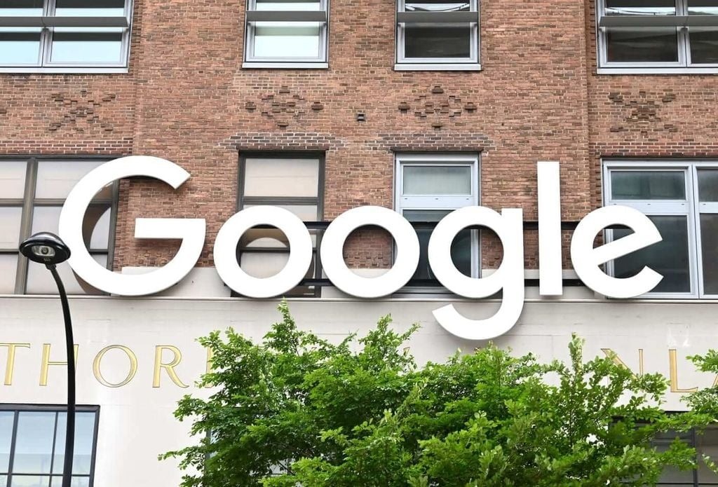 Biểu tượng Google tại văn phòng ở New York, Mỹ. go.jpg