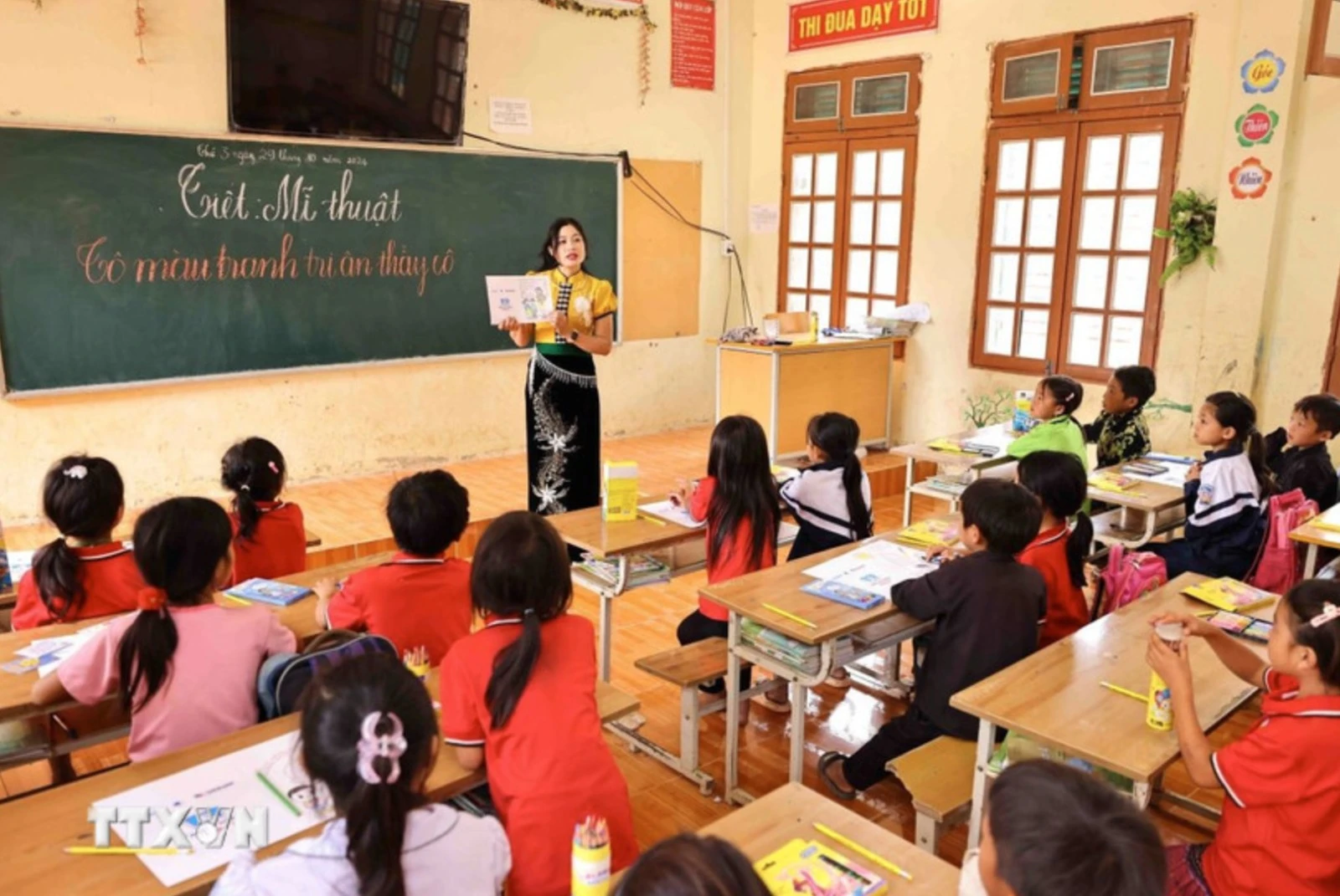 Bộ GD&amp;ĐT đang xây dựng các chính sách đặc thù để bố trí, đào tạo, thu hút và giữ chân đội ngũ giáo viên có năng lực.